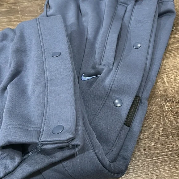 LeBron Standard Issue Therma-FIT Basketball Trousers